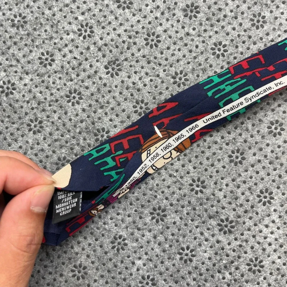 Vintage Peanuts Snoopy Charlie Brown Silk Tie Navy Laughing Graphic Manhattan